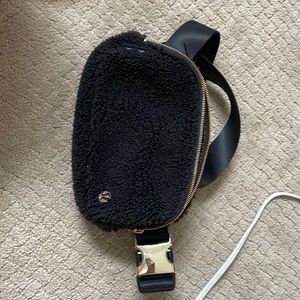Fleece belt bag